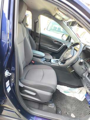 Toyota RAV4 dark blue 2019 petrol image 5