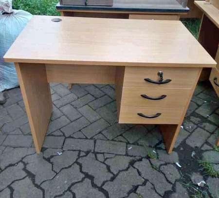Strong and durable top quality office desks image 7