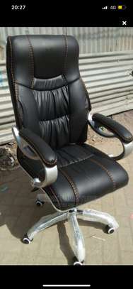 Executive high back office chair image 2