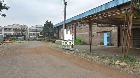 20,000 ft² Warehouse with Parking in Thika Road image 4
