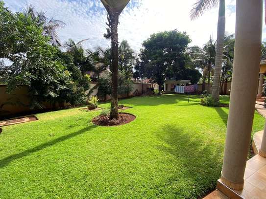 5 Bed House with En Suite at Runda image 8