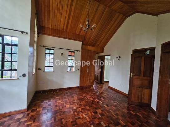 4 Bed House with En Suite in Rosslyn image 15
