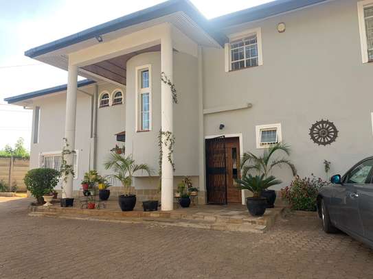 5 Bed House with Swimming Pool in Nyari image 1