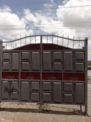 Heavy steel modern gates image 13