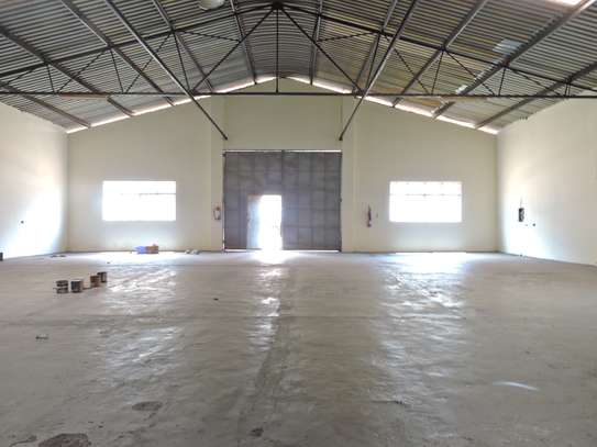 7,000 ft² Warehouse with Parking in Kikuyu Town image 6