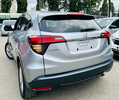 Honda Vezel hybrid image 2