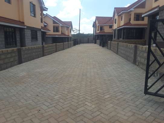 Beautiful 5 BR Houses plus Sqs in Ongata Rongai image 4