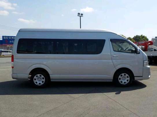 TOYOTA HIACE AUTO DIESEL NEW IMPORT. image 8