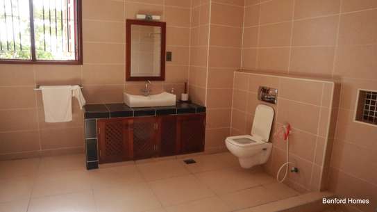 4 Bed House with En Suite at Vipingo image 10