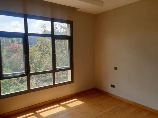 3 Bed Apartment with En Suite in Riverside image 9