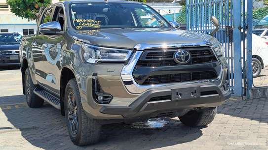 Toyota Hilux Double cabin Grey 2021 image 2