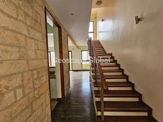 4 Bed Townhouse with En Suite in Kileleshwa image 16