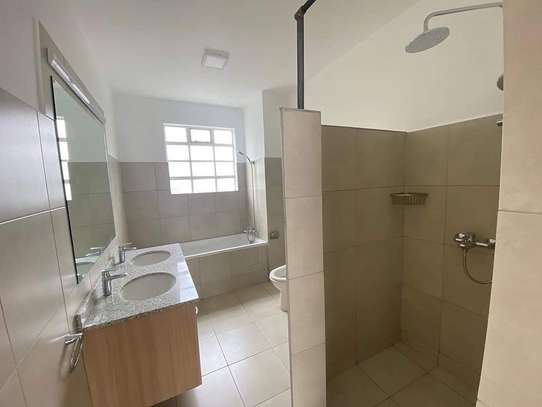 3 Bed Apartment with En Suite in Lavington image 7