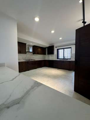 5 Bed Apartment with En Suite in Kileleshwa image 4