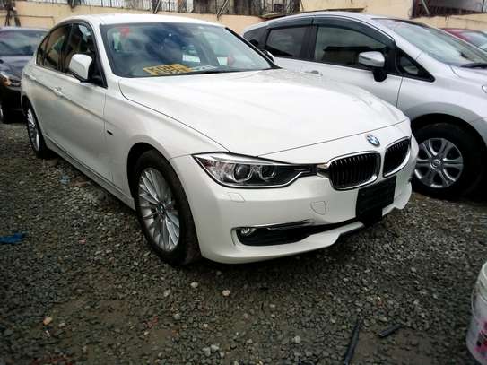 BMW 320i white image 5