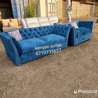 5 seater Blue Chesterfield sofa image 1