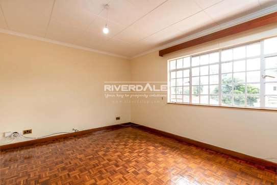 4 Bed Townhouse with En Suite in Brookside image 13