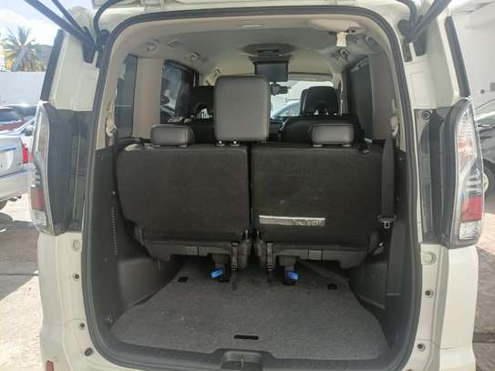 Nissan Serena empower image 12