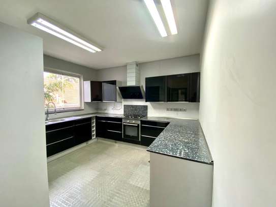 3 Bed Apartment with En Suite in Riverside image 18