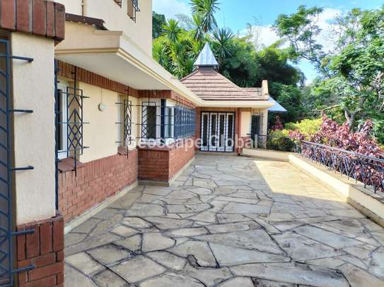 6 Bed House with En Suite at Nairobi image 15