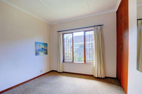 Karen  3 bedroom family house detached form main house image 12