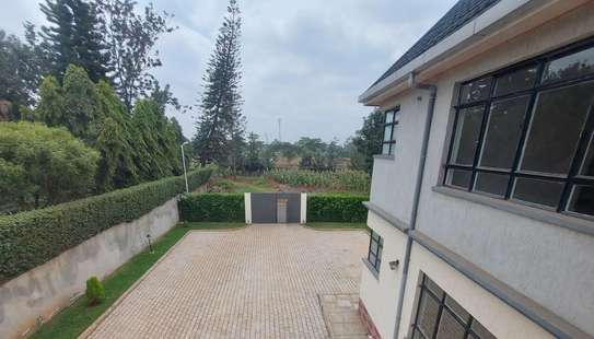 5 Bed House with En Suite at Garden Estate image 2