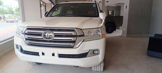 Toyota land Cruiser V8 Zx Sunroof White 2018 image 15