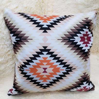 Cheap Throw Pillows in Avenue Park Moi Avenue PigiaMe