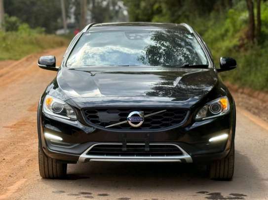 Make Volvo V60 black color fully loaded 2018 model image 4
