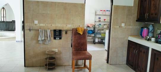 4 Bed Villa with En Suite in Watamu image 8