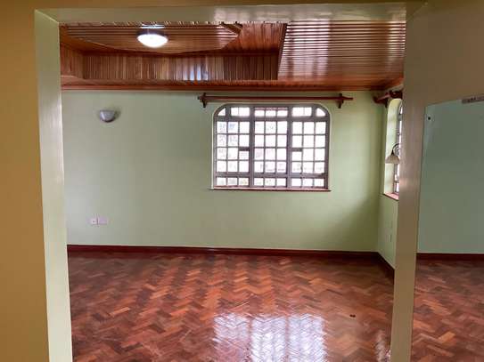 5 Bed Townhouse with En Suite in Nyari image 11