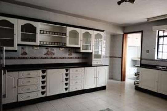 5 Bed House with Garage in Gigiri image 12