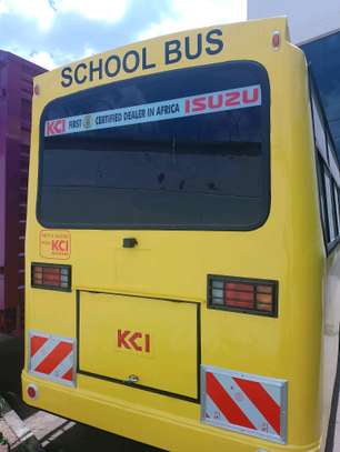 Isuzu NMR (School bus) image 2