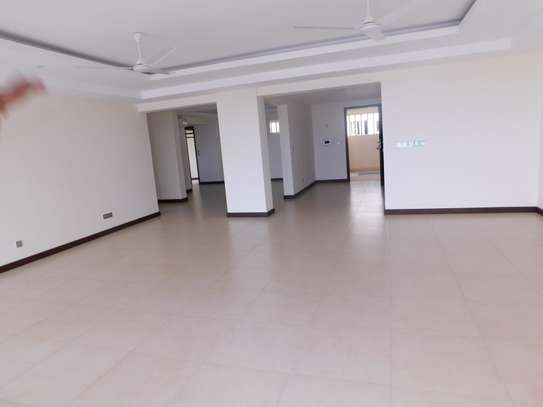3 Bed Apartment with En Suite at City Mall image 26