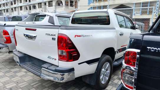 Toyota Hilux double cabin white 2017 image 10