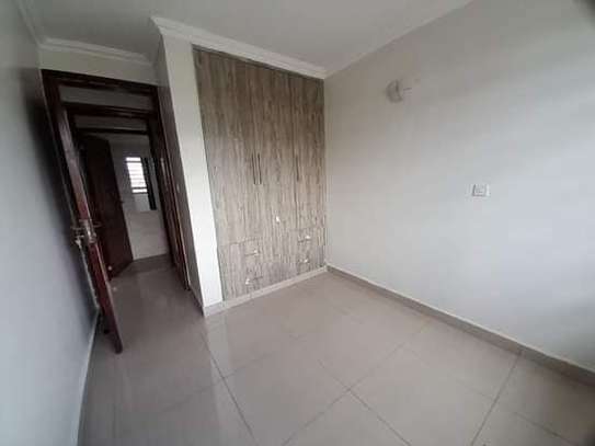 a beautifull three bedroom plus sq townhouse for rent image 8