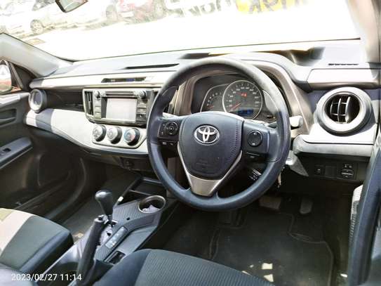 Toyota RAV4 pearl image 10