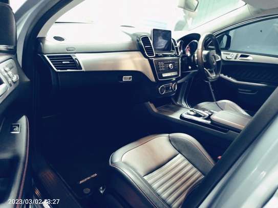 Mercedes Benz GLE 350d image 4
