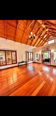 6 Bed House with En Suite in Ridgeways image 16