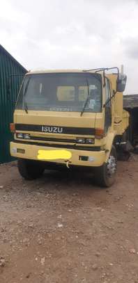 Isuzu MV123 flatbed Lorry for sale image 2
