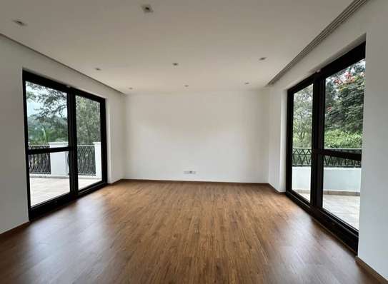 4 Bed House with En Suite in Spring Valley image 44