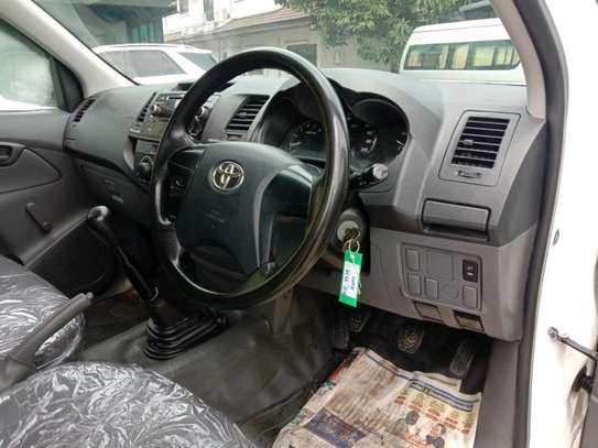 TOYOTA HILUX SINGLE CABIN image 1