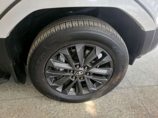 Toyota landcruiser prado 250 series image 2