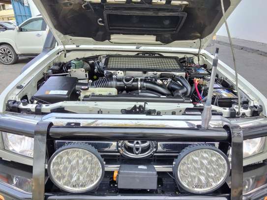 Toyota land cruiser V8 Double Pickup 2018 image 5