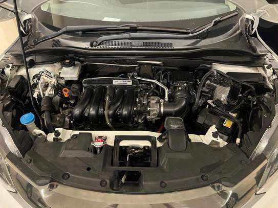 Honda Vezel hybrid white 2017 2wd image 9