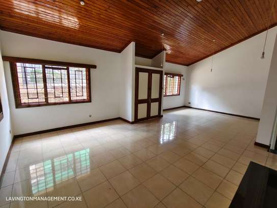 4 Bed House with En Suite at Lavington Green image 32
