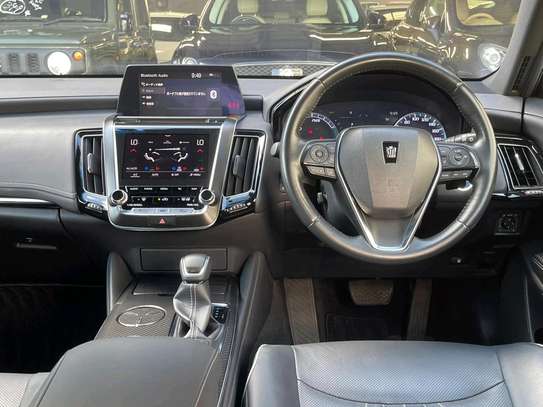 Toyota crown rs image 3