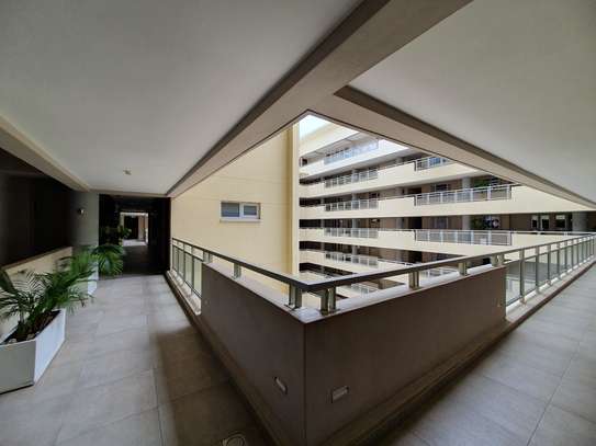 3 Bed Apartment with En Suite in Parklands image 6