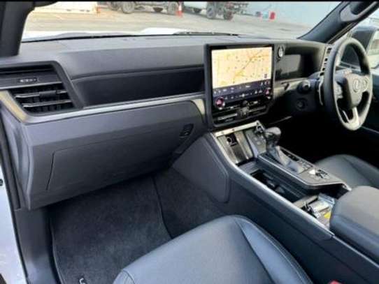 2024 Lexus GX550 image 12