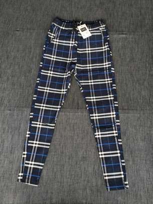Unisex Designers Checked Grid Pants
M to 2xl
Ksh.1500 image 1
